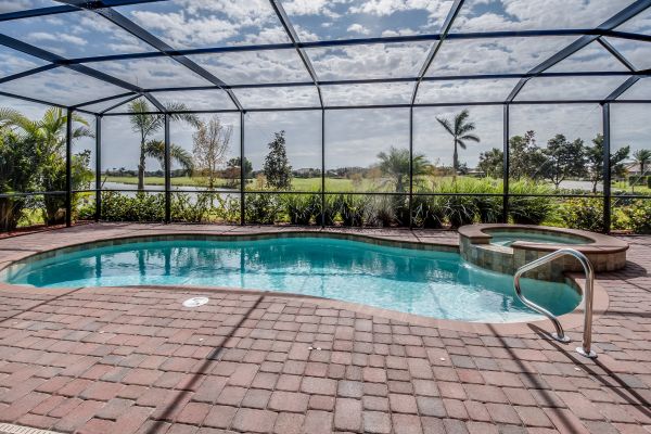 Pool Enclosure Cleaning in New Orleans