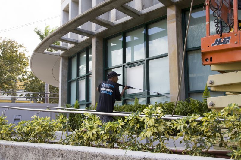 Clean Building Facades